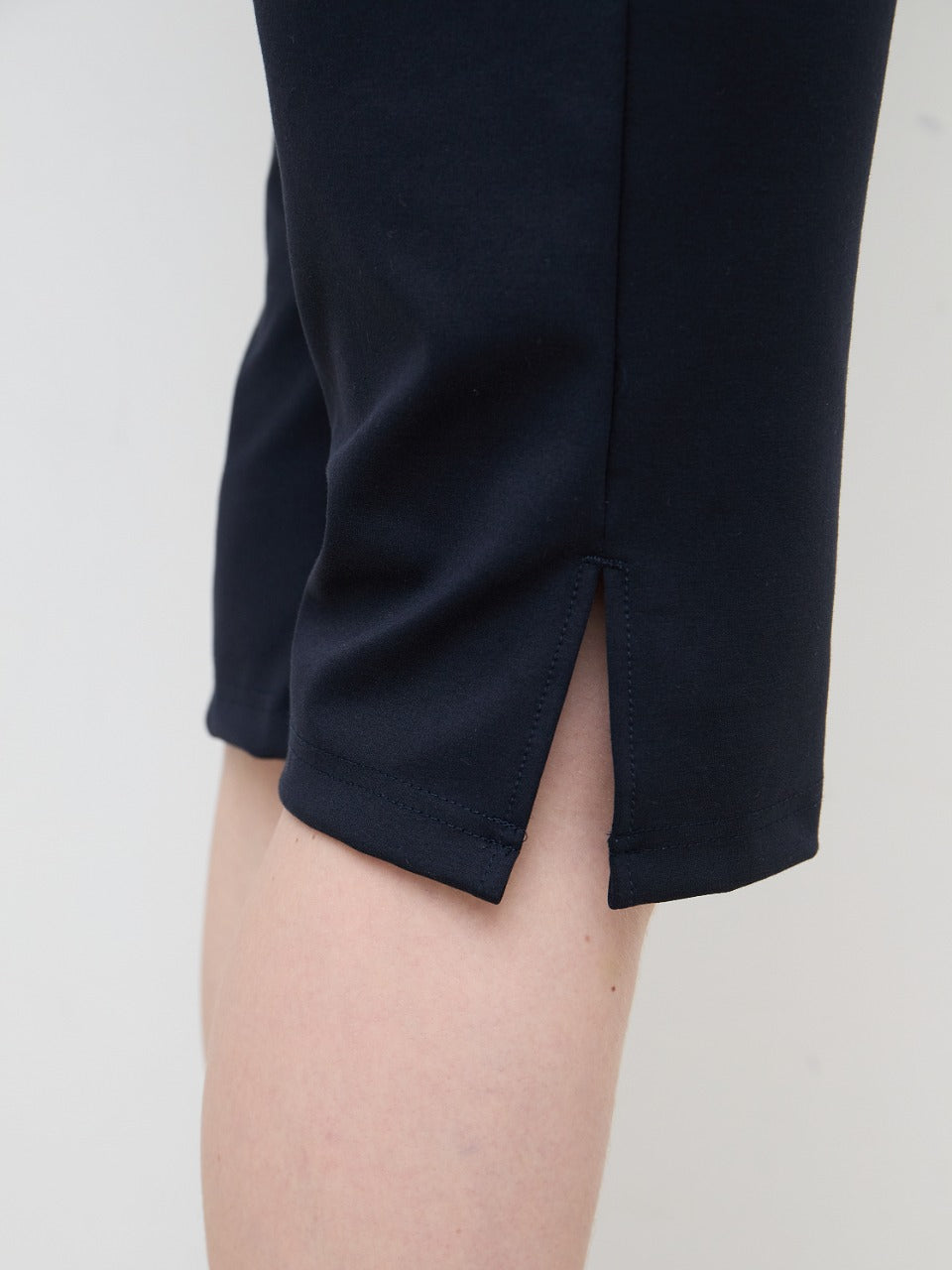 【NEW】Capri Pants